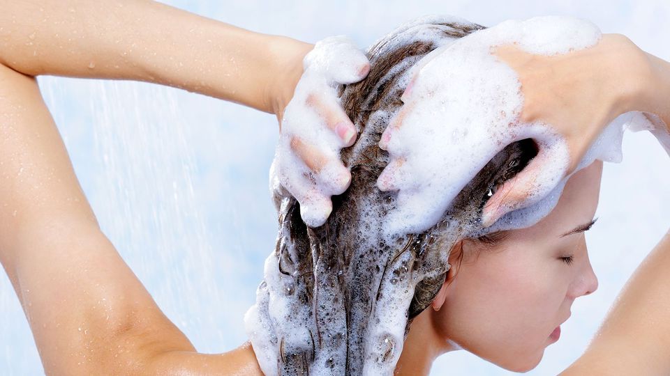 Faut-il se laver les cheveux tous les jours ?
