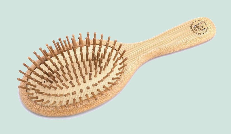 Les brosses à cheveux en bois, leurs bénéfices sur la santé du